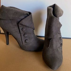 Grayish blue velvet paprika brand heel